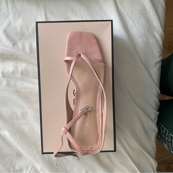 BCBG generation chintz rose snake sandal - Picture 2 of 7